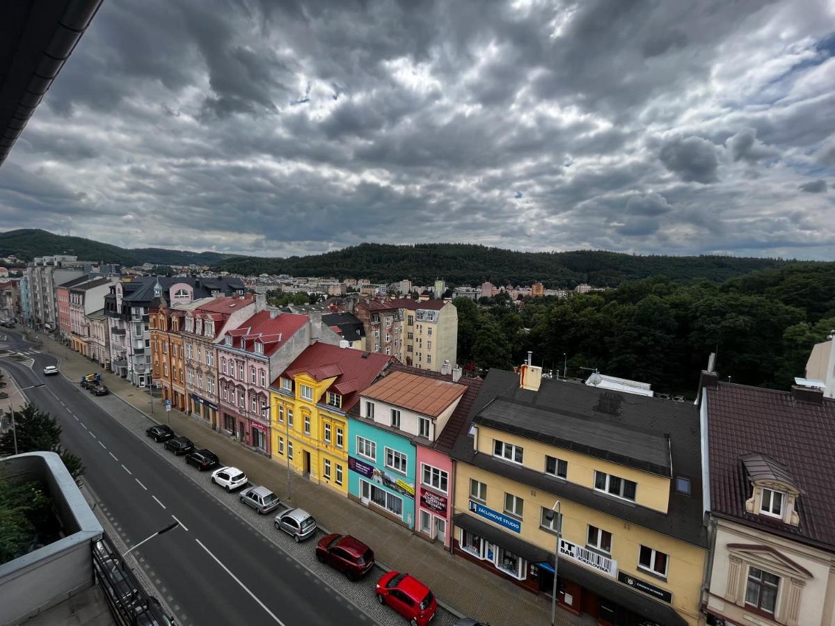 Large 3 Bedroom Apartment With City Skyline View Karlsbad Exterior foto